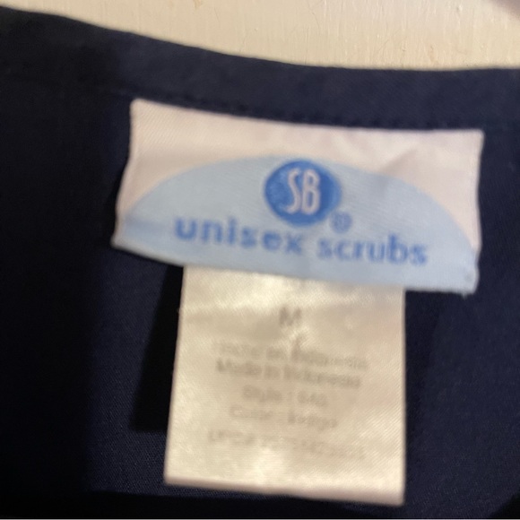 SB Unisex scrub /uniform. Medium. Navy - Picture 4 of 7